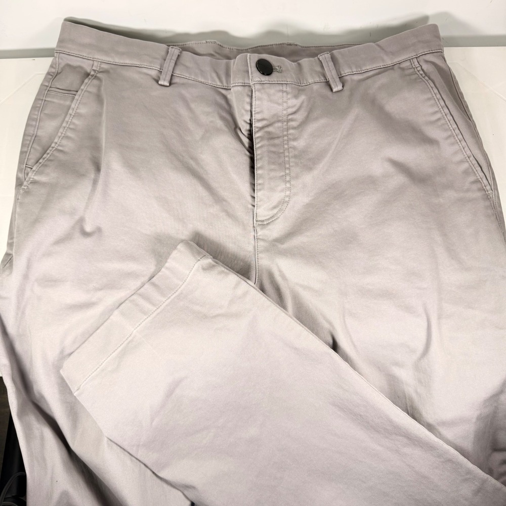 Perry Ellis Modern Fit Mens Lavender Chino Pants Size 34x29 Cotton Blend Casual